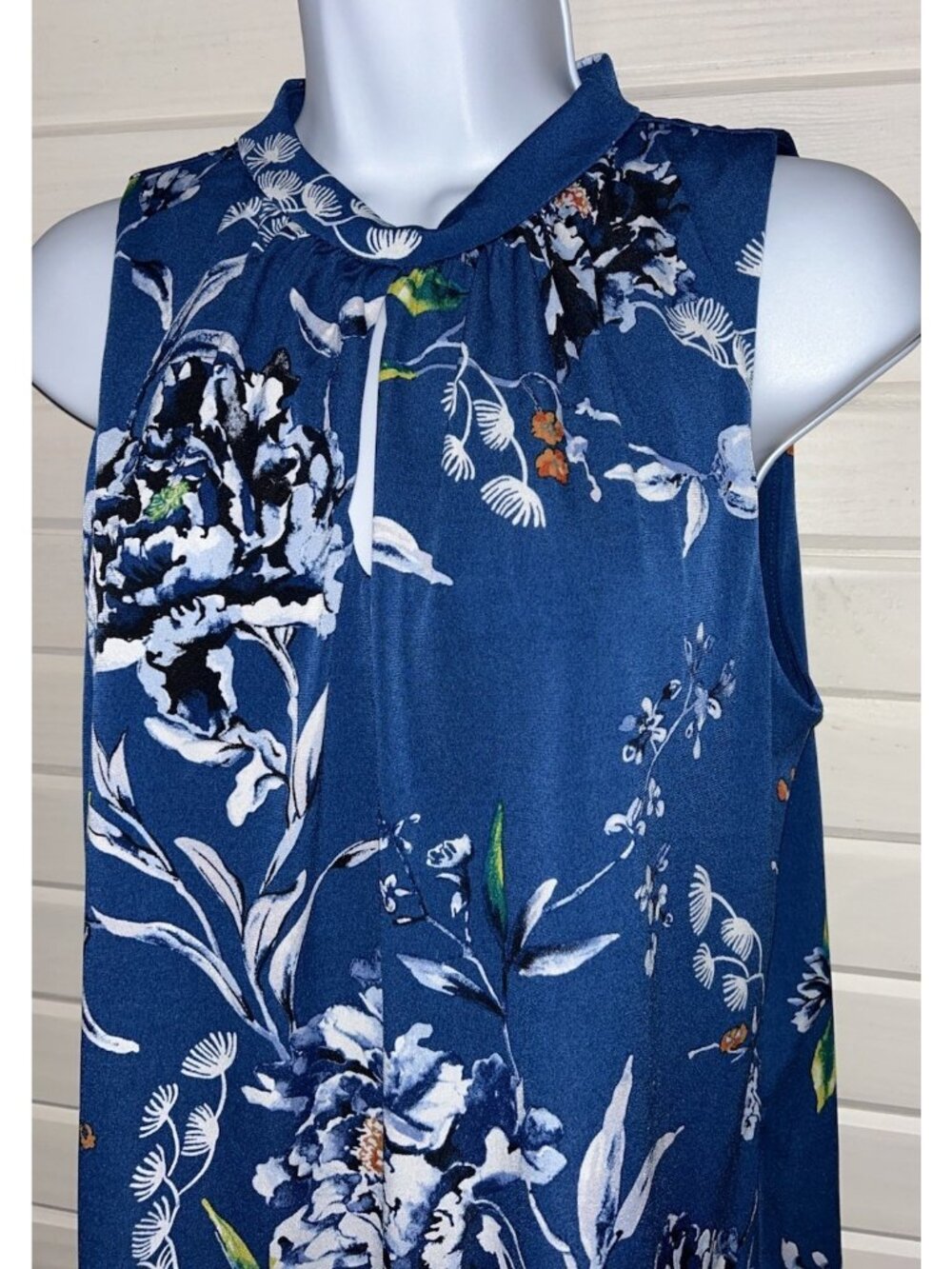 WHBM Sz SMALL Blue Black Floral Lined Sleeveless Top Keyhole Neck EUC